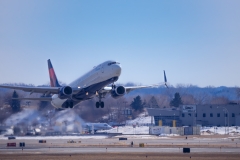 Delta 2040 departing MSP bound for MIA at 400mm